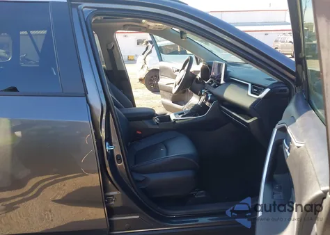 2025 Toyota Rav4 Xle Premium from USA, damaged, VIN 2T3A1RFV2SC511881